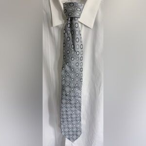 Hart Schaffner Marx Blue and Silver Patterned Silk Tie